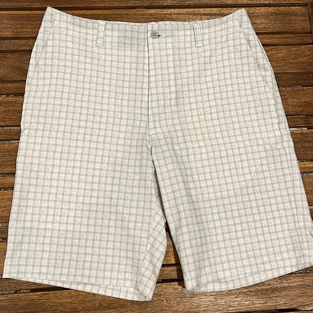 Men’s Nicklaus Golf Shorts Size: 32